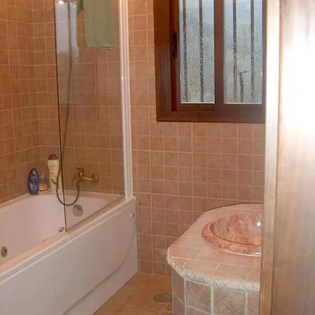 Villa Spacious House + Pool Zambra