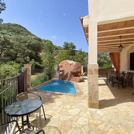 Spacious House + Pool *